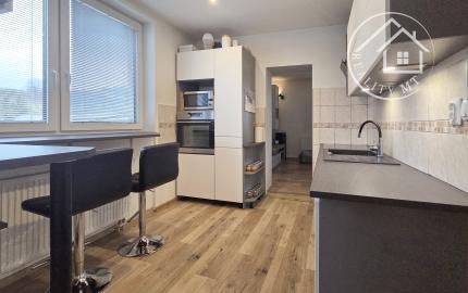 Predaj 3 izbového zrekonštruovaného bytu v tehlovej bytovke v obci Belá-Dulice