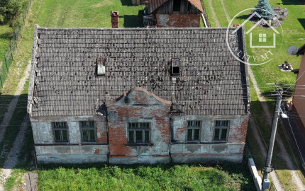 Vo výhradnom zastúpení ponúkam na predaj 4-izbový rodinný dom s historickým  charakterom v Sučanoch