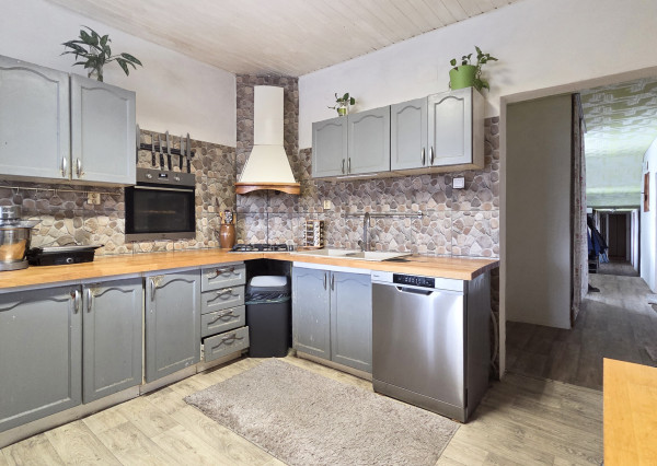 Unikátny rodinný dom s veľkým pozemkom