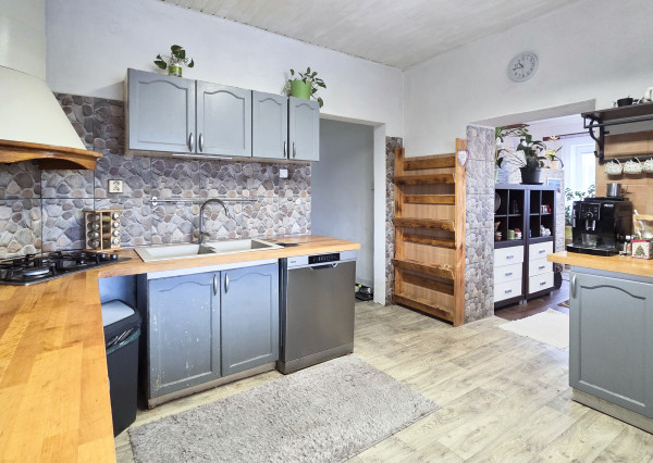 Unikátny rodinný dom s veľkým pozemkom