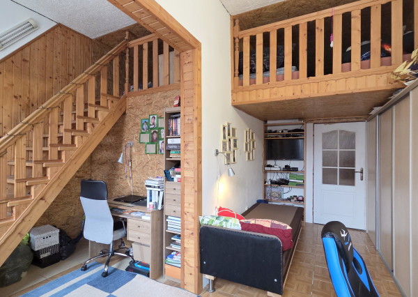 Unikátny rodinný dom s veľkým pozemkom