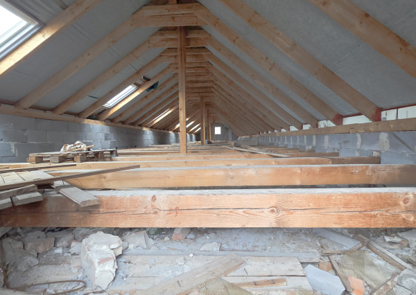 KOMERČNÝ OBJEKT S POTENCIÁLOM BÝVANIA