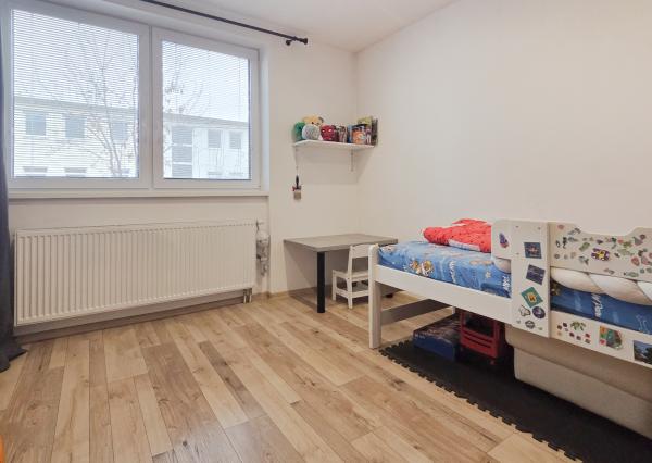 Predaj 3 izbového zrekonštruovaného bytu v tehlovej bytovke v obci Belá-Dulice