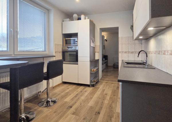 Predaj 3 izbového zrekonštruovaného bytu v tehlovej bytovke v obci Belá-Dulice