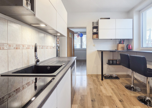 Predaj 3 izbového zrekonštruovaného bytu v tehlovej bytovke v obci Belá-Dulice