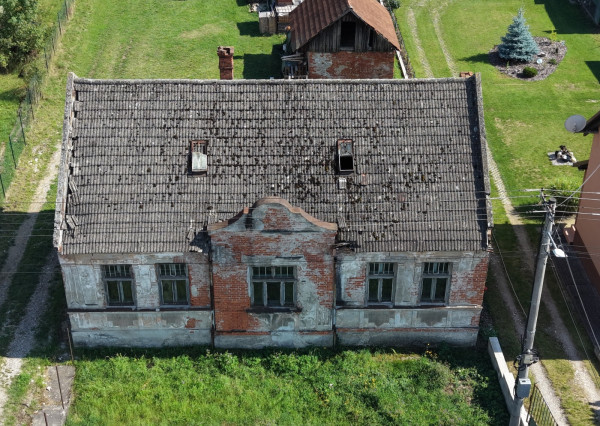 Vo výhradnom zastúpení ponúkam na predaj 4-izbový rodinný dom s historickým  charakterom v Sučanoch