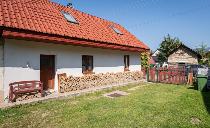 Predaj zrekonštruovaného vidieckého domu v Turčianskej Štiavničke za cenu bytu - fotografia 3