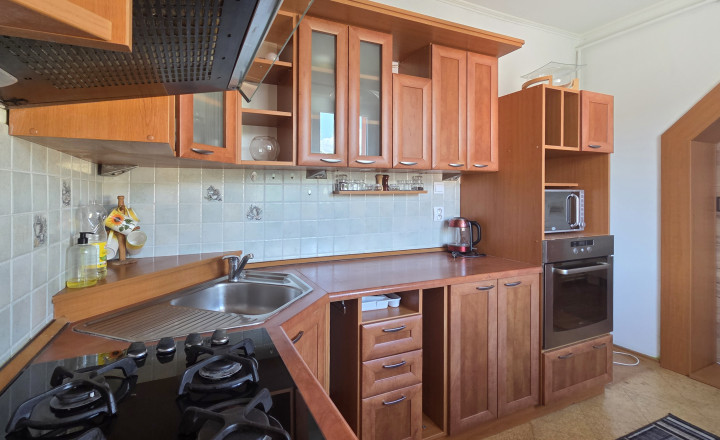 Na predaj 3-izbový tehlový byt s garážou v cene – Sučany - fotografia 1