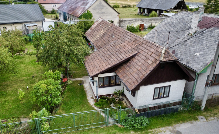 🏡 NA PREDAJ – 2-IZBOVÝ RODINNÝ DOM V JAZERNICI - fotografia 2