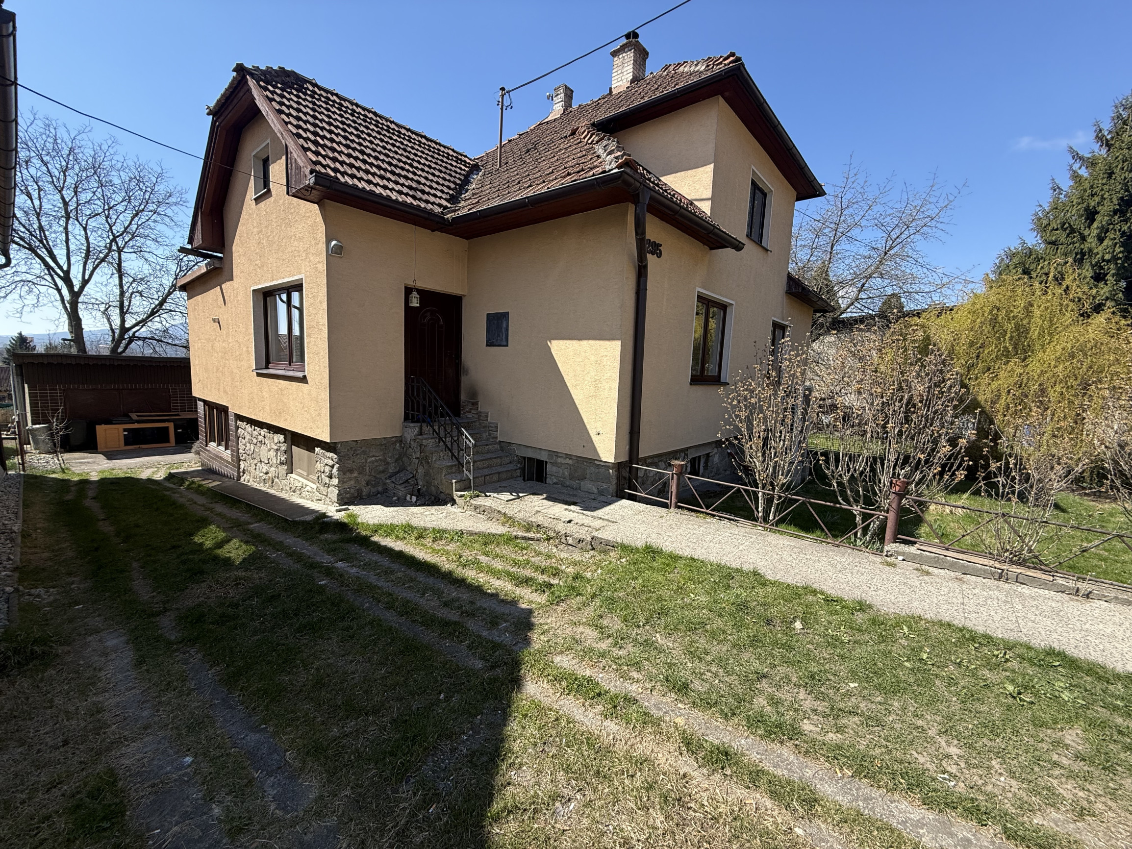 Znížená cena- Rodinný dom v Turčianskych Kľačanoch na priestrannom pozemku