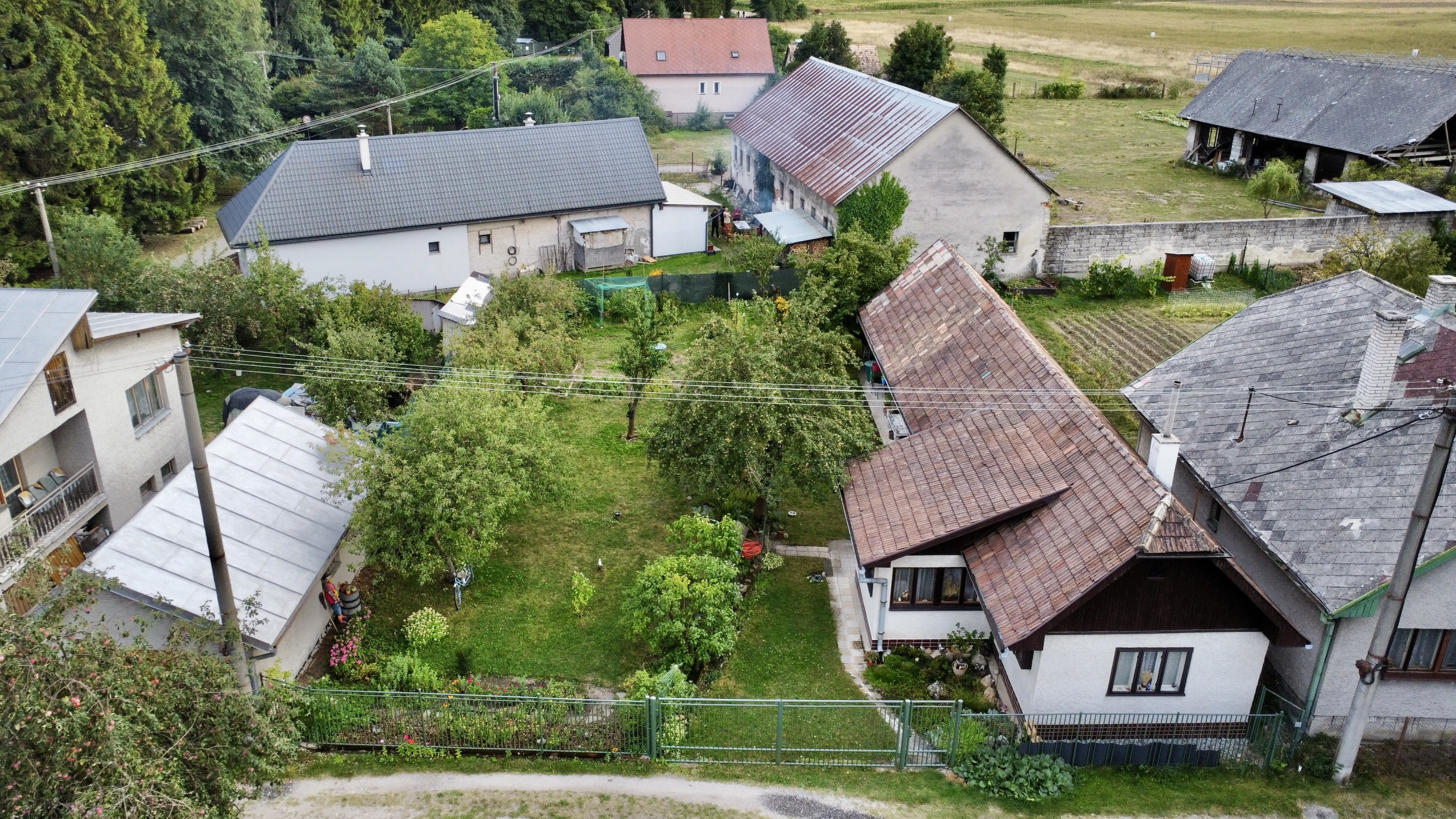 🏡 NA PREDAJ – 2-IZBOVÝ RODINNÝ DOM V JAZERNICI
